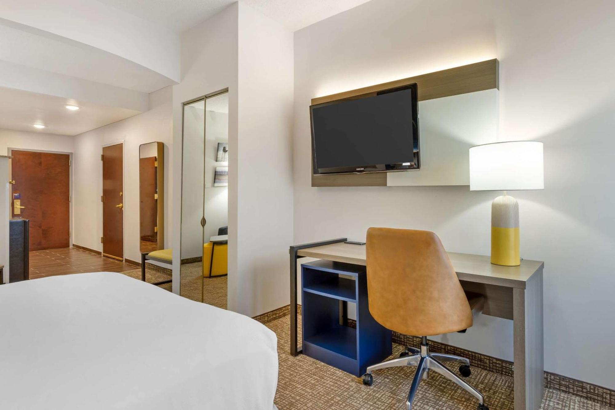 Comfort Suites East Brunswick - South River Dış mekan fotoğraf