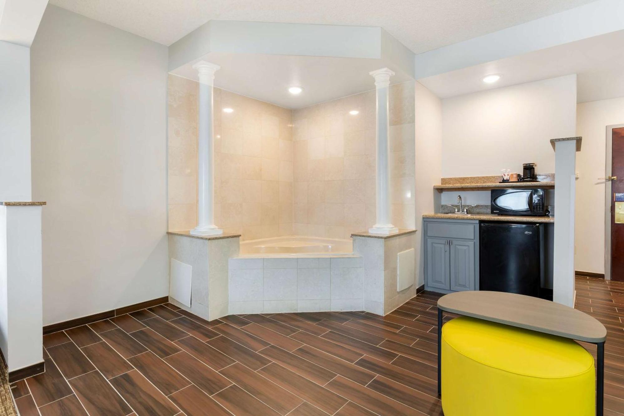 Comfort Suites East Brunswick - South River Dış mekan fotoğraf