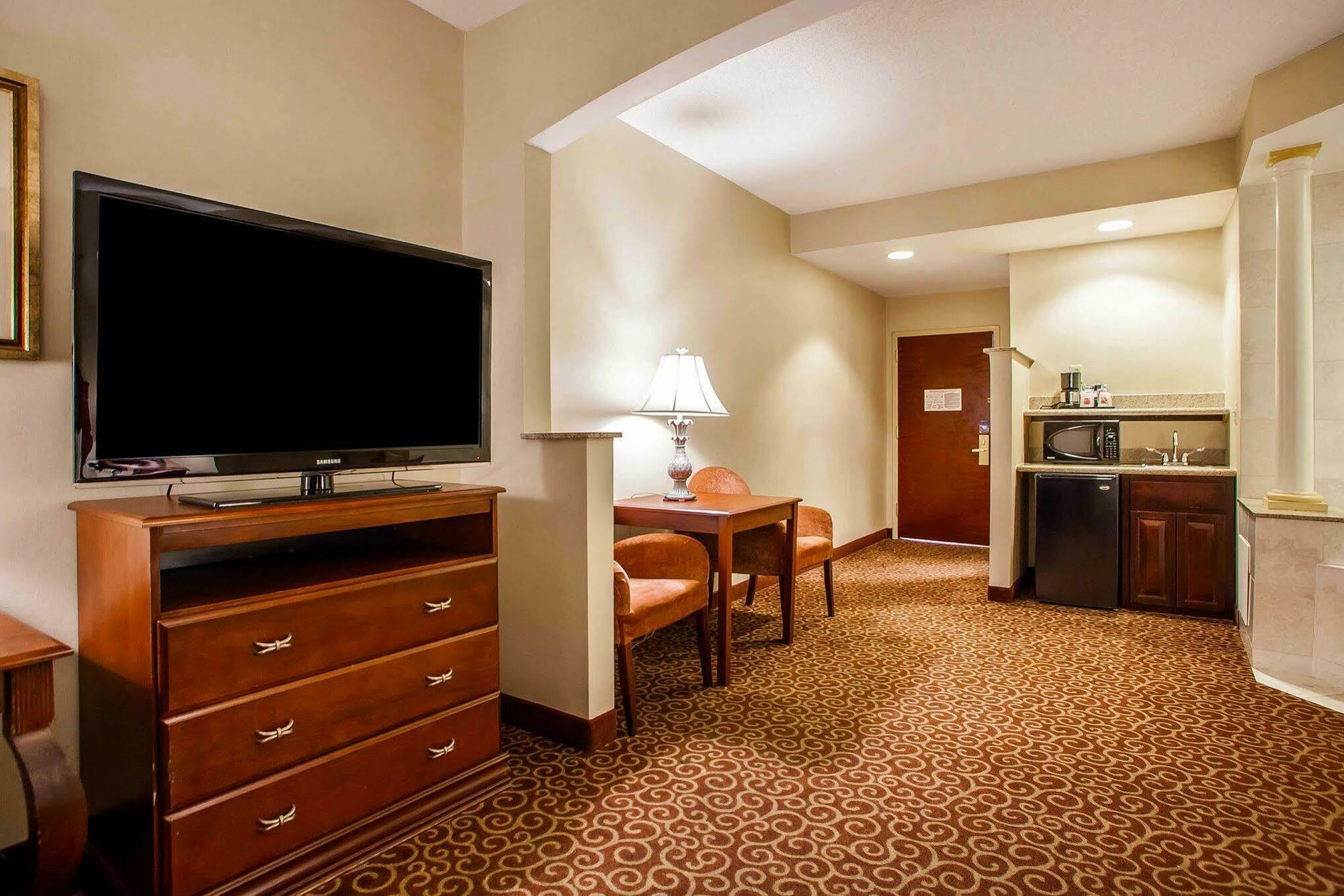 Comfort Suites East Brunswick - South River Dış mekan fotoğraf